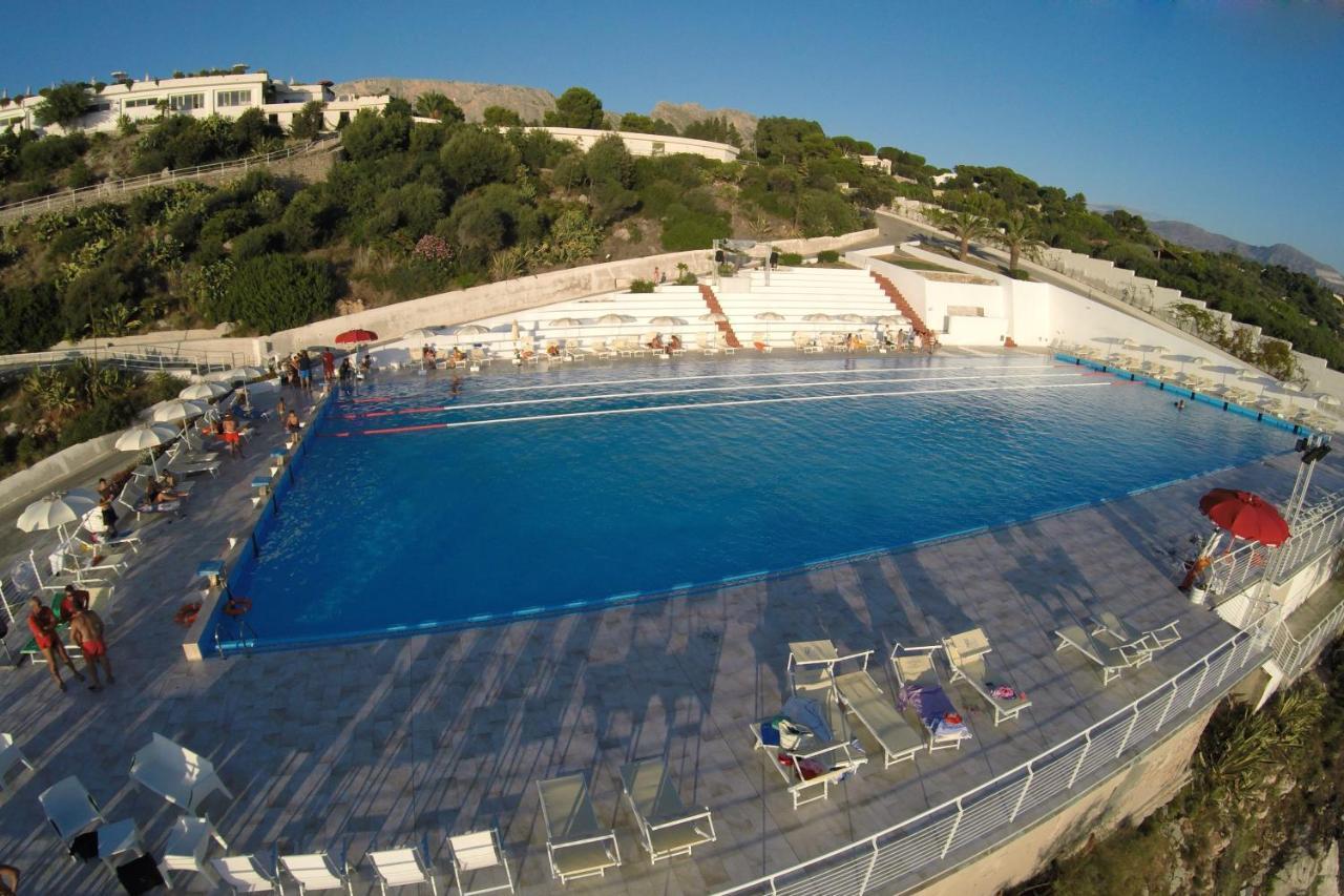 טראסיני Perla Del Golfo Resort מראה חיצוני תמונה