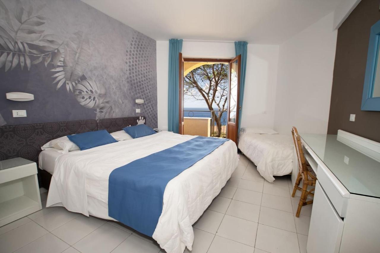 טראסיני Perla Del Golfo Resort מראה חיצוני תמונה