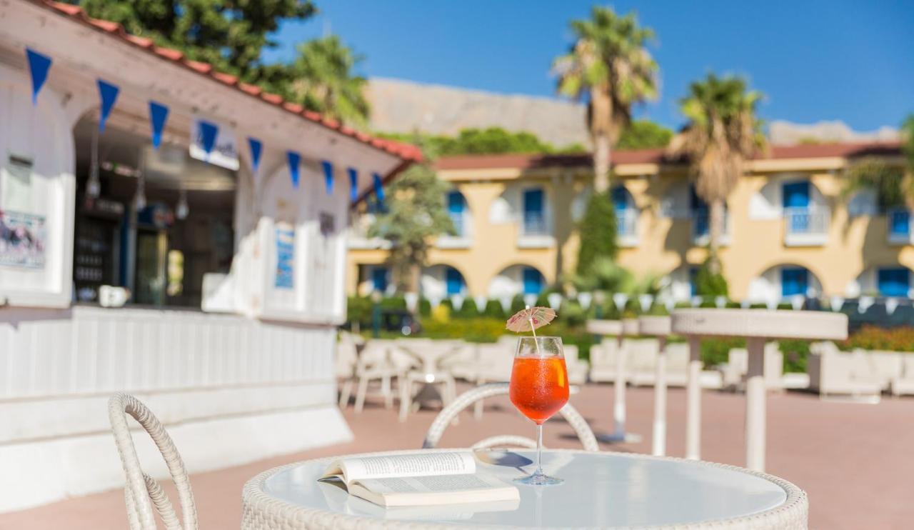 טראסיני Perla Del Golfo Resort מראה חיצוני תמונה