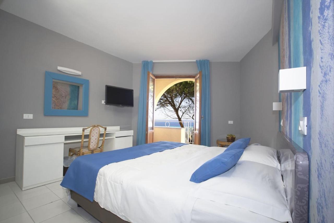 טראסיני Perla Del Golfo Resort מראה חיצוני תמונה