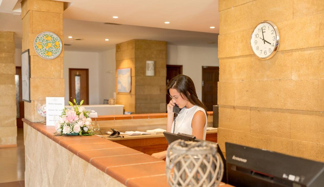 טראסיני Perla Del Golfo Resort מראה חיצוני תמונה