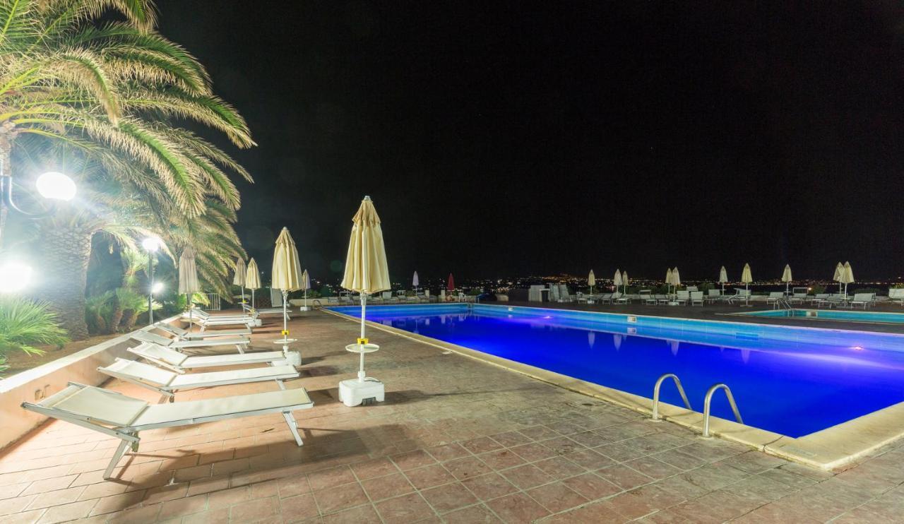 טראסיני Perla Del Golfo Resort מראה חיצוני תמונה