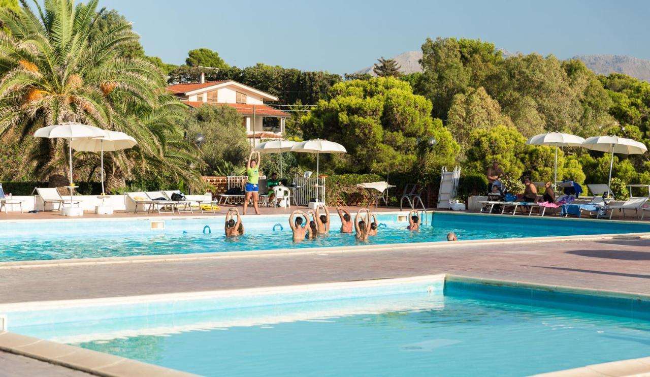 טראסיני Perla Del Golfo Resort מראה חיצוני תמונה